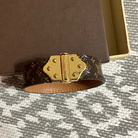 LOUIS VUITTON ❤️🌟MONOGRAM BRACELET ⭐️ - Picture 3 of 7